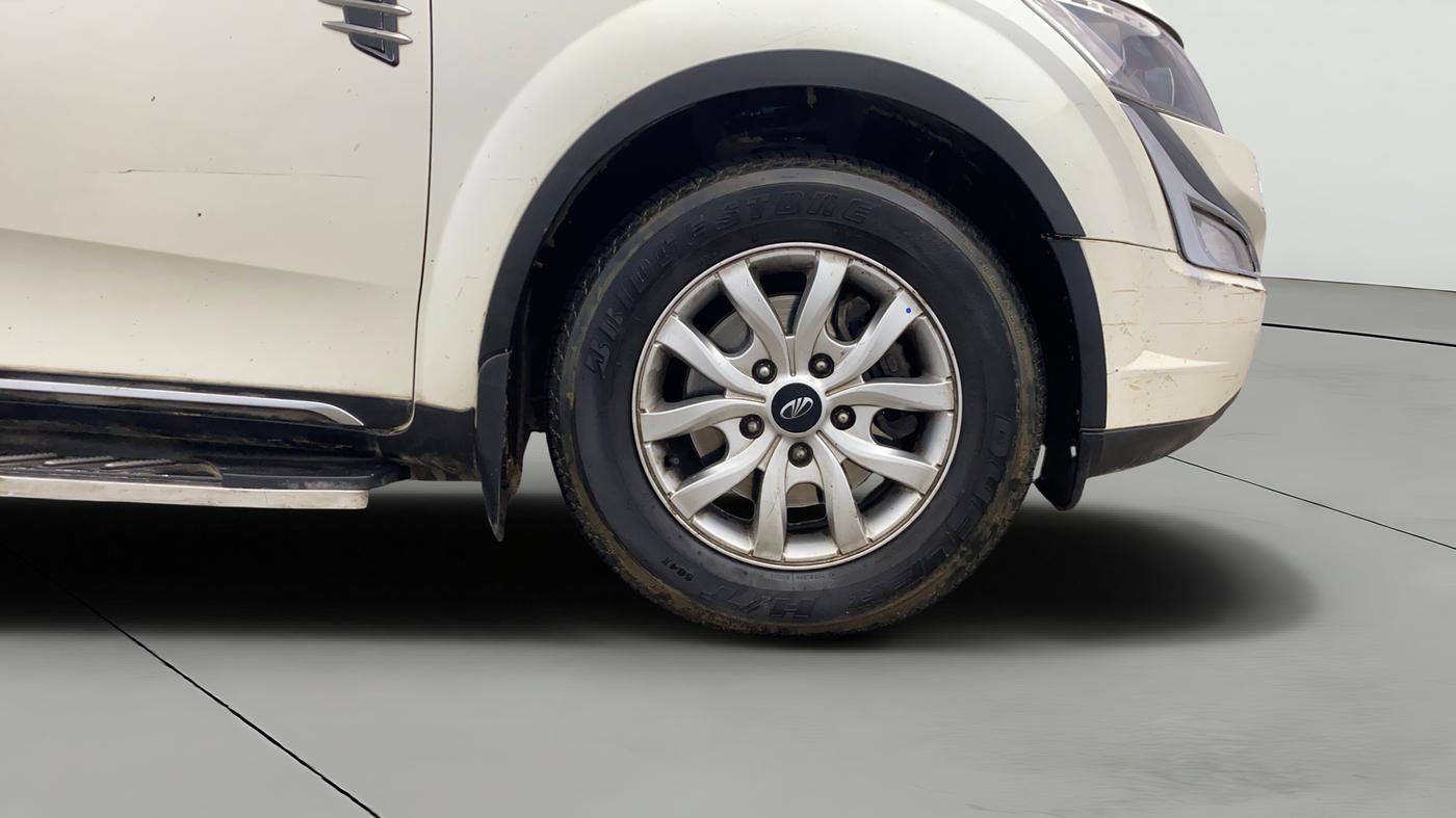 2020 Mahindra XUV500 W9, Diesel, Manual, 1,11,960 km, Right Front Wheel