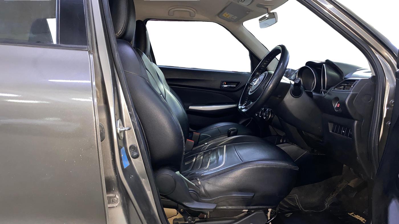 2018 Maruti Swift ZXI AMT, Petrol, Automatic, 62,934 km, Right Side Front Door Cabin