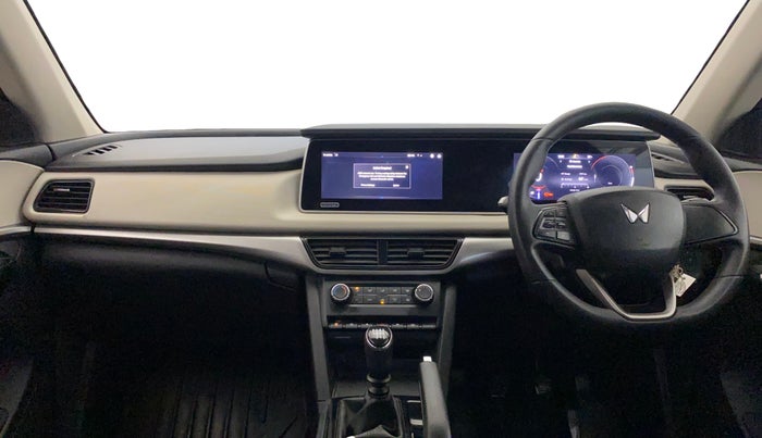 2022 Mahindra XUV700 AX 5 P MT 7 STR, Petrol, Manual, 59,885 km, Dashboard