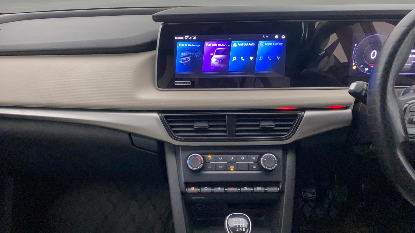 2021 Mahindra XUV700 AX 5 P MT 5 STR, Petrol, Manual, 83,425 km, Air Conditioner