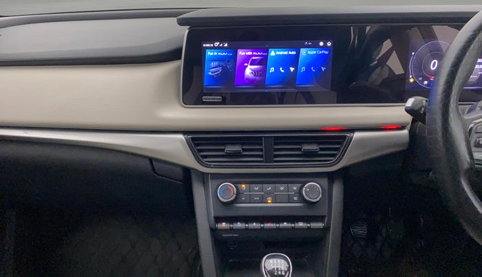 2021 Mahindra XUV700 AX 5 P MT 5 STR, Petrol, Manual, 83,425 km, Air Conditioner