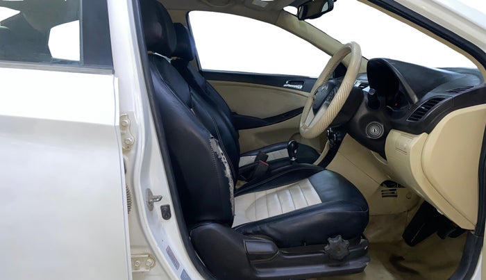 2014 Hyundai Verna FLUIDIC 1.6 CRDI SX, Diesel, Manual, 1,11,484 km, Right Side Front Door Cabin