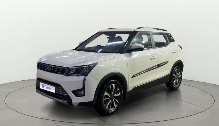 2020 Mahindra XUV300 W8 (O) 1.2 PETROL, Petrol, Manual, 28,357 km, Left Front Diagonal