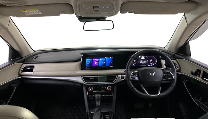2023 Mahindra XUV700 AX 7 LUXURY D AT 7 STR, Diesel, Automatic, 31,537 km, Dashboard