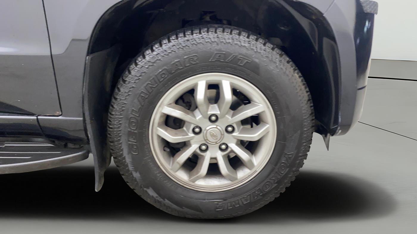 2017 Mahindra TUV300 T8, Diesel, Manual, 54,026 km, Right Front Wheel