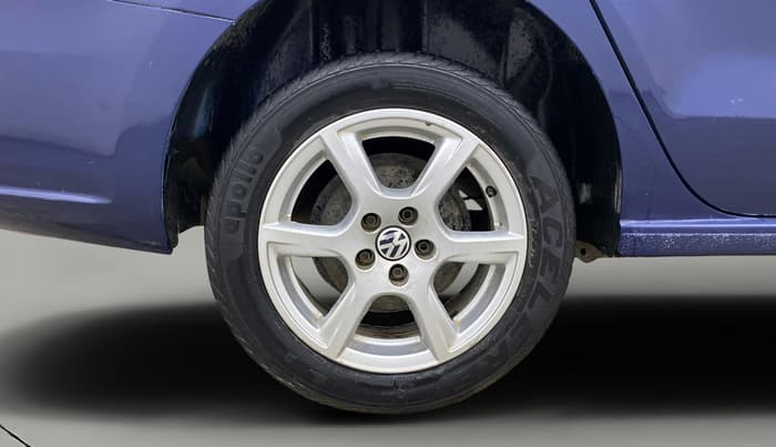 2013 Volkswagen Vento HIGHLINE PETROL AT, Petrol, Automatic, 74,967 km, Right Rear Wheel