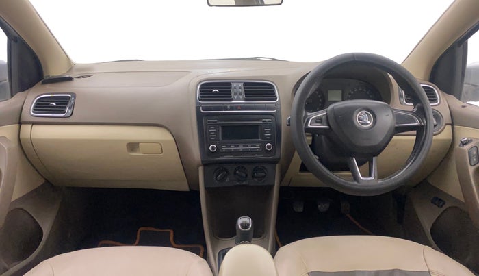 2014 Skoda Rapid AMBITION 1.6 TDI CR MT PLUS, Diesel, Manual, 1,15,272 km, Dashboard