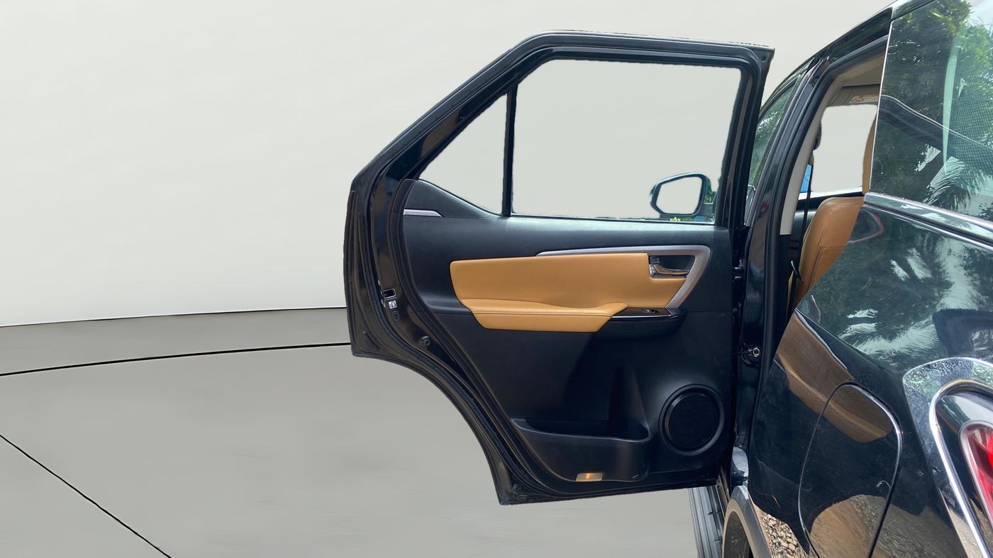 2023 Toyota Fortuner 4X2 AT 2.8 DIESEL, Diesel, Automatic, 36,861 km, LHS Rear Door