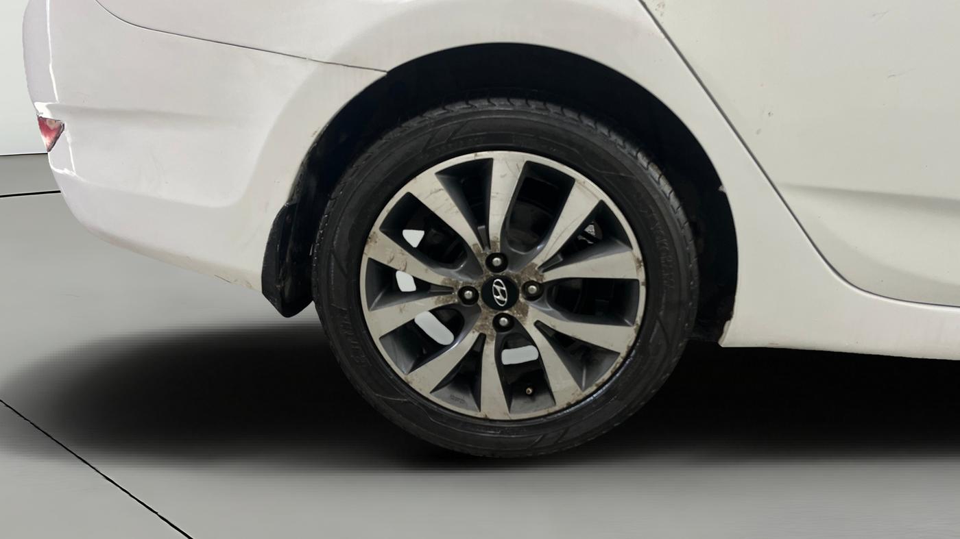 2013 Hyundai Verna FLUIDIC 1.6 CRDI SX OPT AT, Diesel, Automatic, 1,16,380 km, Right Rear Wheel