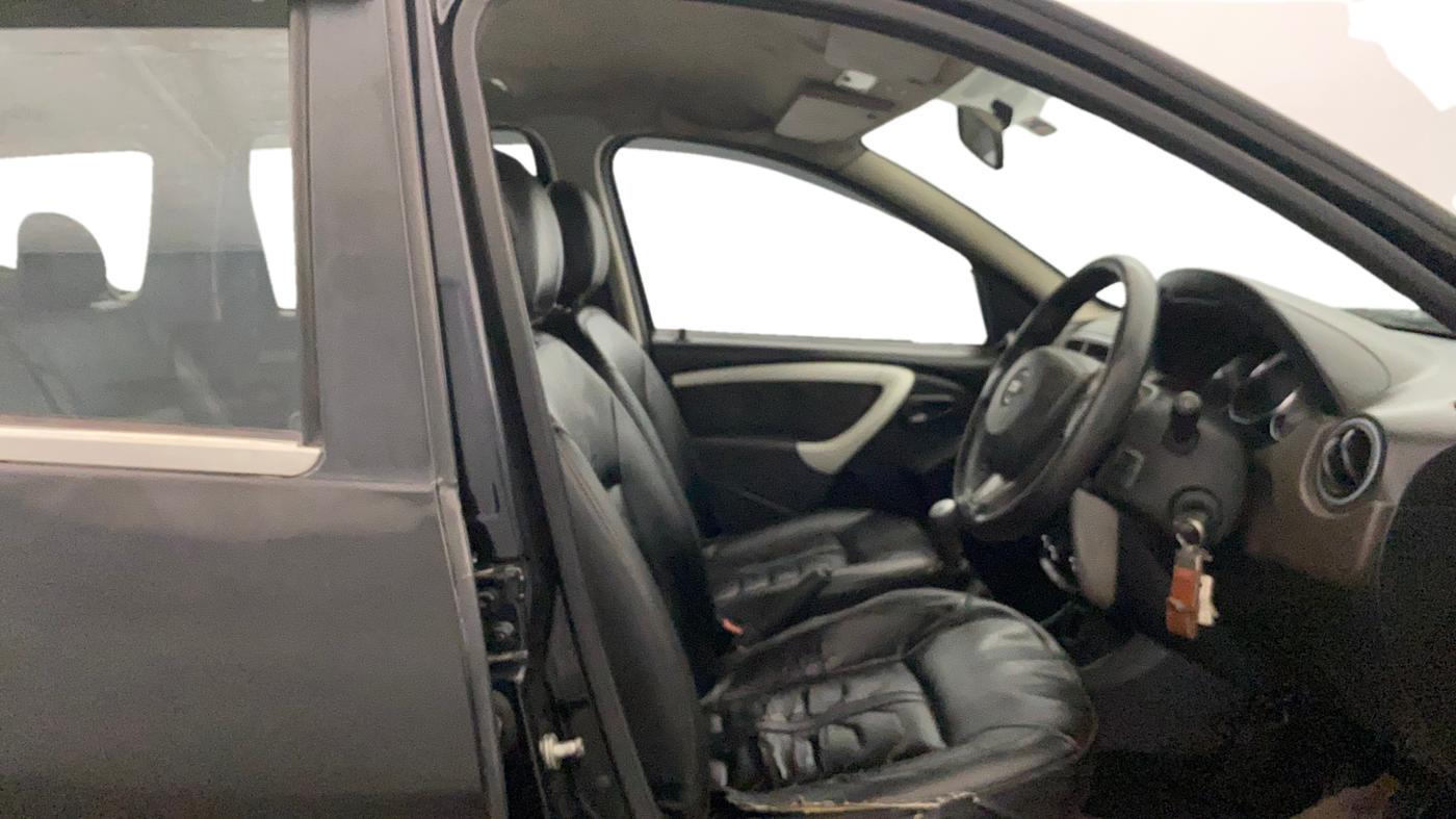 2018 Nissan Terrano  XL D Plus, Diesel, Manual, 1,00,195 km, Right Side Front Door Cabin