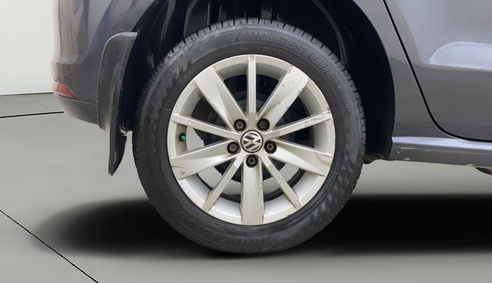 2015 Volkswagen Polo HIGHLINE1.5L, Diesel, Manual, 1,43,737 km, Right Rear Wheel