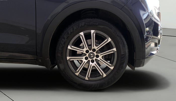 2022 Mahindra XUV700 AX 7 LUXURY P AT 7 STR, Petrol, Automatic, 89,205 km, Right Front Wheel