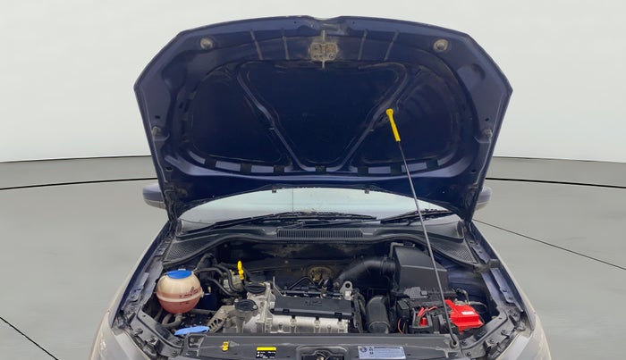 2015 Volkswagen Polo HIGHLINE1.2L, Petrol, Manual, 65,226 km, Open Bonet