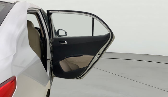 2015 Hyundai Xcent SX AT 1.2 (O), Petrol, Automatic, 24,625 km, RHS Rear Door