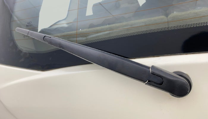 2012 Mahindra XUV500 W8 AWD, Diesel, Manual, 1,23,095 km, Rear Wiper