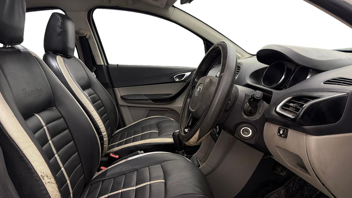 2018 Tata Tiago XZ PETROL, CNG, Manual, 1,17,606 km, Right Side Front Door Cabin