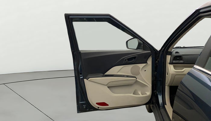 2023 Mahindra XUV300 W6 1.2 PETROL AMT, Petrol, Automatic, 22,980 km, LHS Front Door