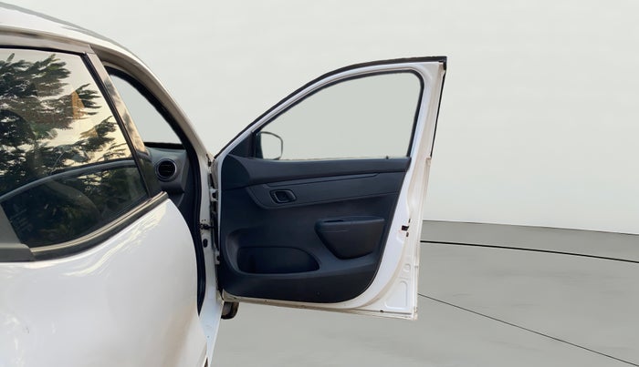 2016 Renault Kwid RXL, Petrol, Manual, 66,887 km, RHS Front Door