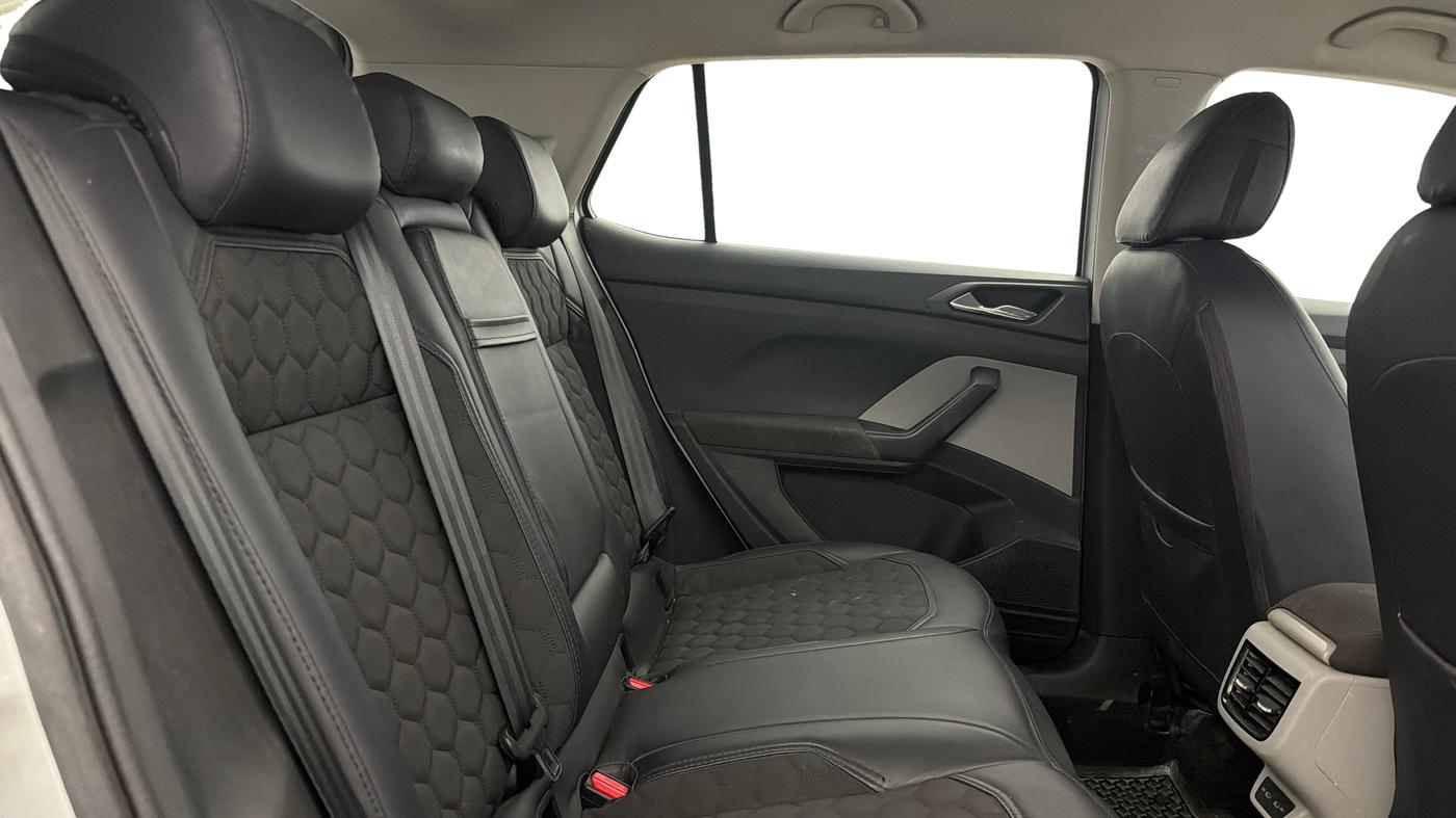 2022 Skoda KUSHAQ AMBITION 1.0L TSI AT, Petrol, Automatic, 57,355 km, Right Side Rear Door Cabin