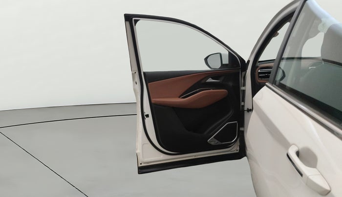 2023 MG HECTOR PLUS SHARP PRO 1.5 PETROL TURBO CVT 7 STR, Petrol, Automatic, 22,912 km, LHS Front Door