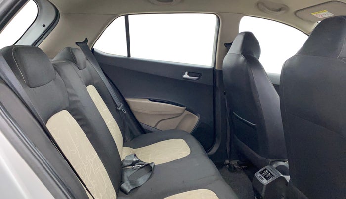 2017 Hyundai Grand i10 SPORTZ (O) AT 1.2 KAPPA VTVT, Petrol, Automatic, 25,292 km, Right Side Rear Door Cabin