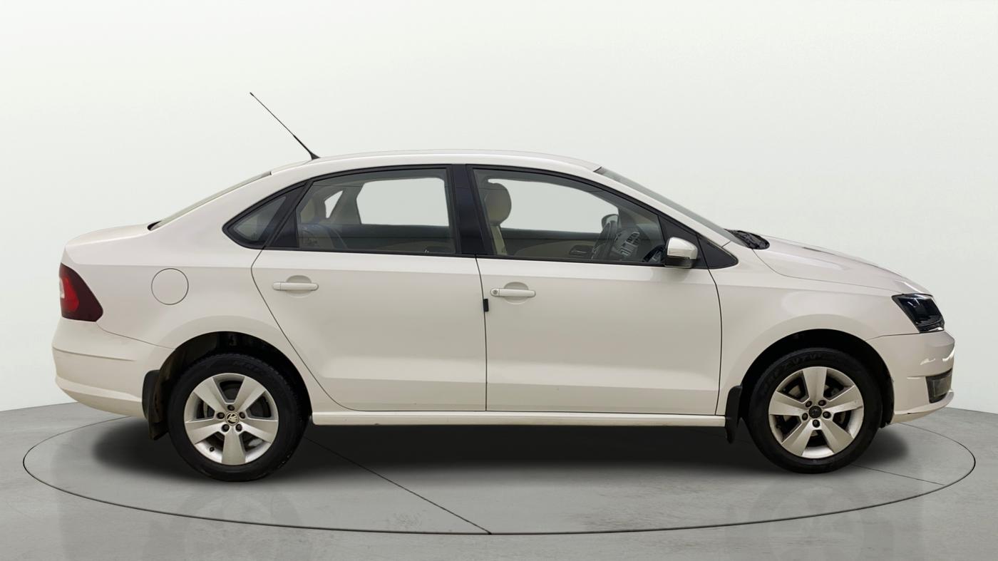 2019 Skoda Rapid AMBITION 1.6 MPI AT, Petrol, Automatic, 28,819 km, Right Side View