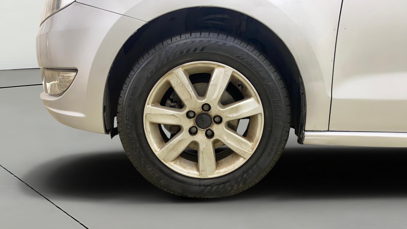 2014 Skoda Rapid AMBITION 1.6 MPI MT, Petrol, Manual, 49,878 km, Left Front Wheel