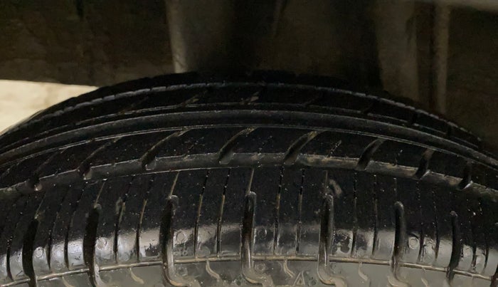 2018 Renault Kwid RXL, Petrol, Manual, 49,524 km, Right Rear Tyre Tread