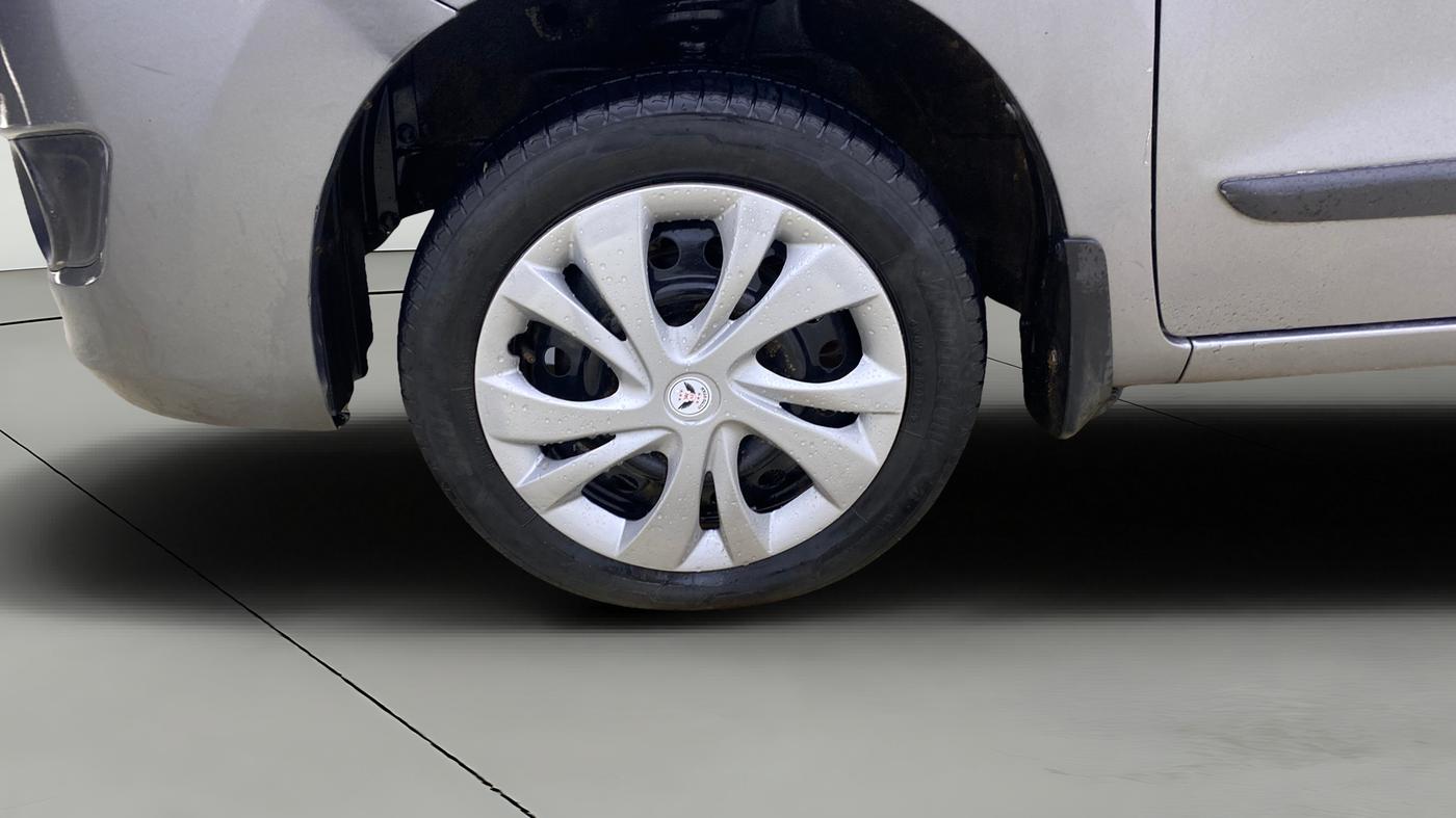 2016 Maruti Wagon R 1.0 VXI AMT, Petrol, Automatic, 52,915 km, Left Front Wheel