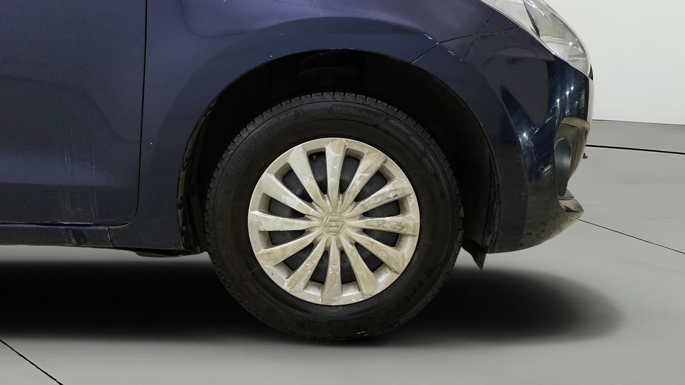 2020 Maruti Swift VXI AMT, Petrol, Automatic, 90,008 km, Right Front Wheel