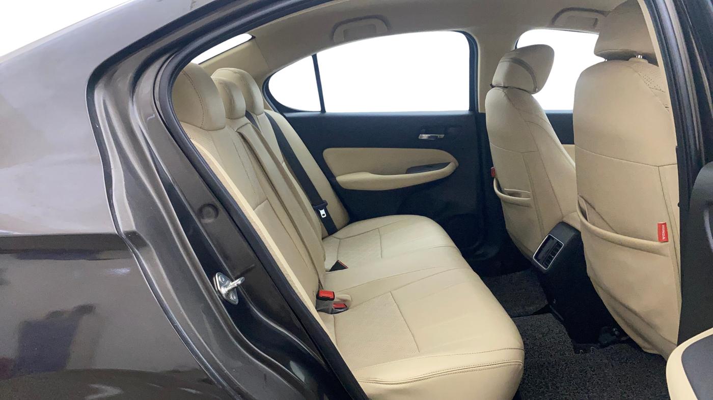 2021 Honda City 1.5L I-VTEC V CVT 5TH GEN, Petrol, Automatic, 1,20,704 km, Right Side Rear Door Cabin