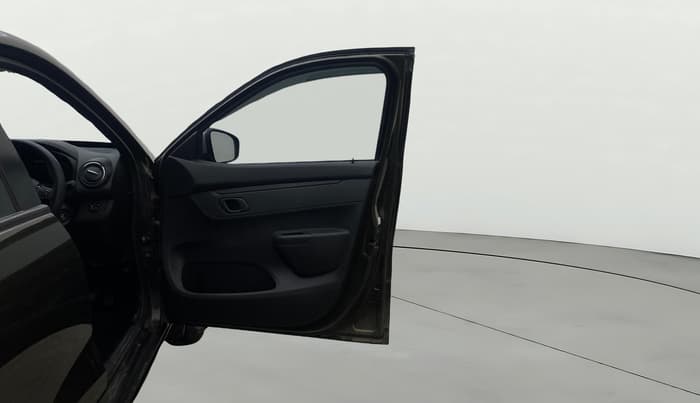 2024 Renault Kwid RXT 1.0, Petrol, Manual, 2,605 km, RHS Front Door