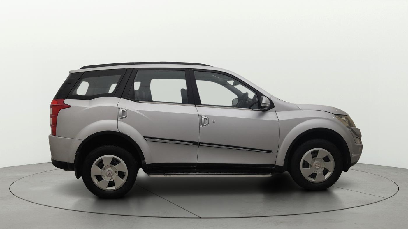 2016 Mahindra XUV500 W6 AT 1.99, Diesel, Automatic, 44,518 km, Right Side View