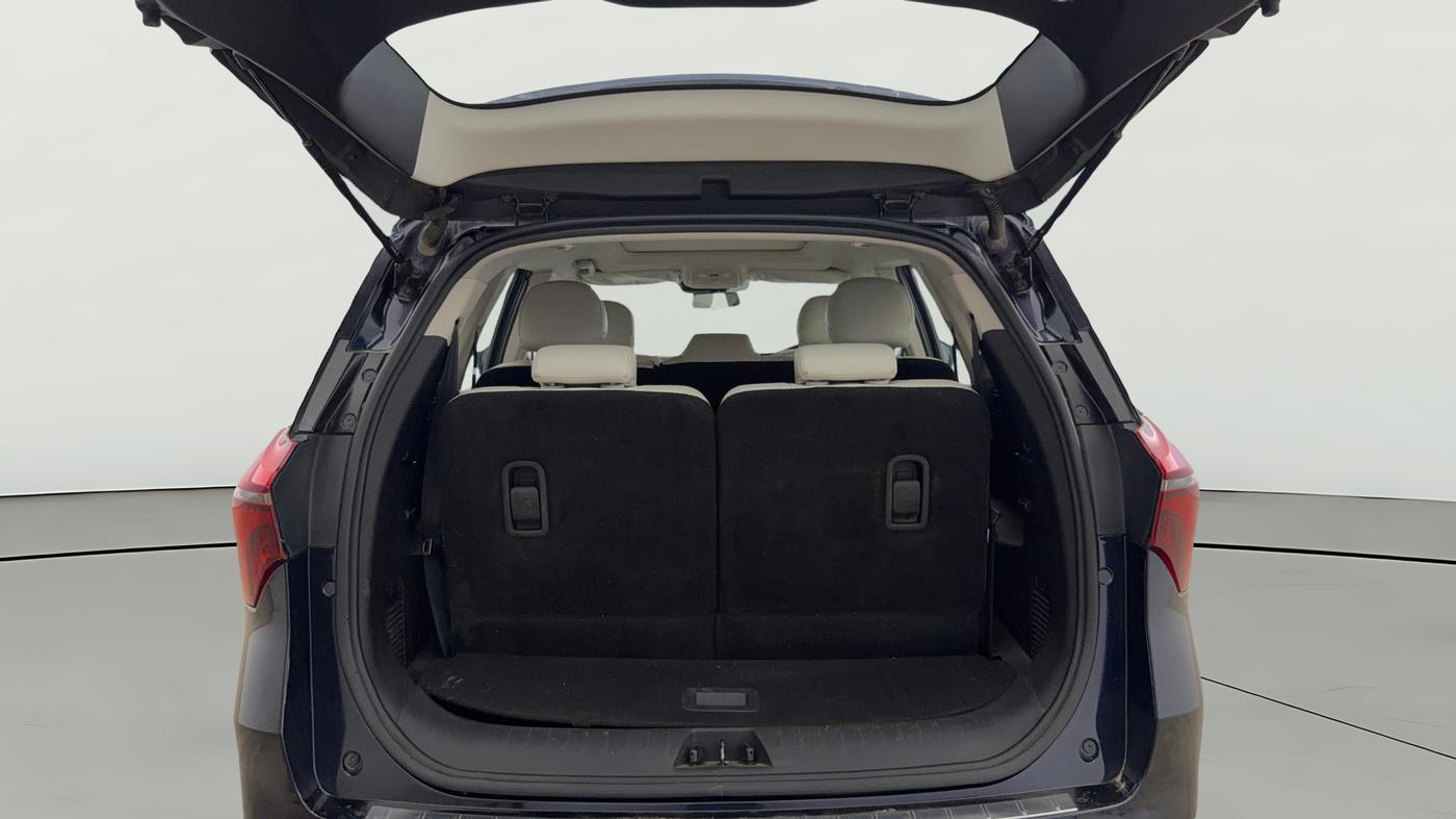 2022 Mahindra XUV700 AX 7 P AT 7 STR, Petrol, Automatic, 79,799 km, Boot Open Zoomed View