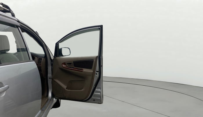 2015 Toyota Innova 2.5 GX 8 STR, Diesel, Manual, 97,979 km, RHS Front Door