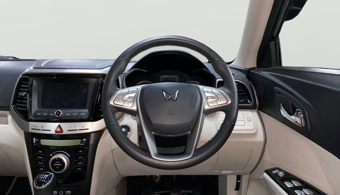2023 Mahindra XUV300 W8 1.2 PETROL, Petrol, Manual, 51,621 km, Steering Wheel Close Up