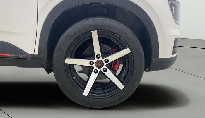 2023 Hyundai VENUE SX 1.2 PETROL, Petrol, Manual, 18,222 km, Right Front Wheel