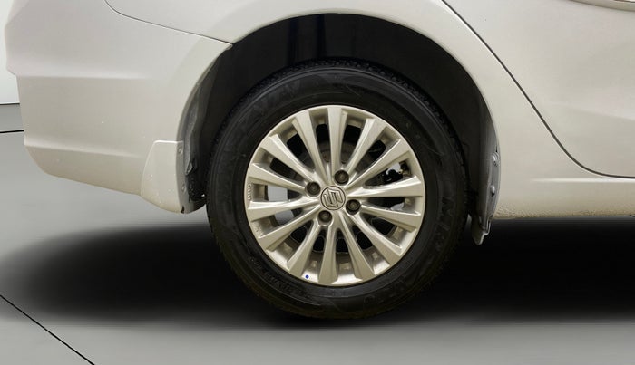 2016 Maruti Ciaz ZDI SHVS, Diesel, Manual, 96,461 km, Right Rear Wheel