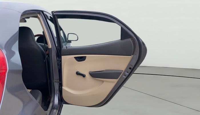 2015 Hyundai Eon ERA +, CNG, Manual, 90,766 km, RHS Rear Door