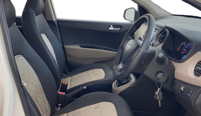 2016 Hyundai Grand i10 SPORTZ 1.2 KAPPA VTVT, CNG, Manual, 68,269 km, Right Side Front Door Cabin