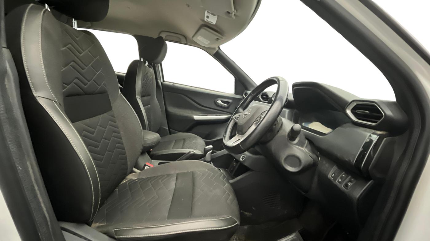 2023 Nissan MAGNITE XV PREMIUM TURBO CVT, Petrol, Automatic, 18,664 km, Right Side Front Door Cabin