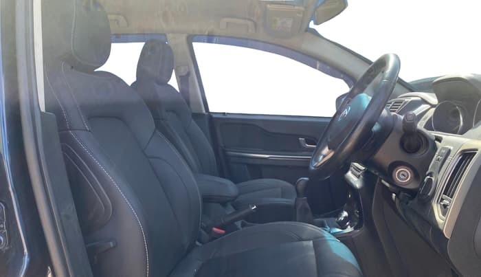 2017 Tata Hexa XT 4X4 7 STR, Diesel, Manual, 86,792 km, Right Side Front Door Cabin