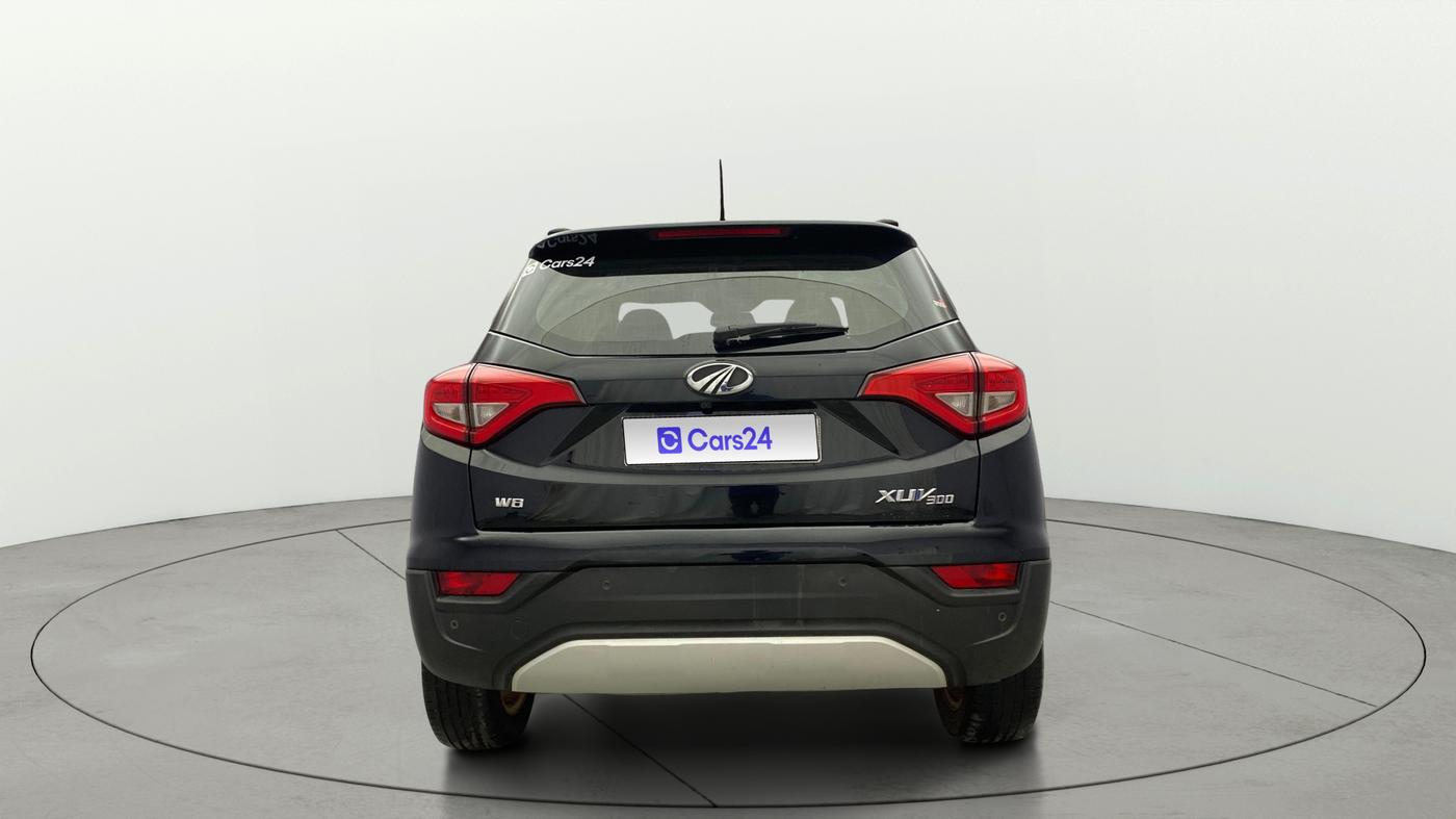2020 Mahindra XUV300 W8 1.5 DIESEL, Diesel, Manual, 1,18,911 km, Back/Rear