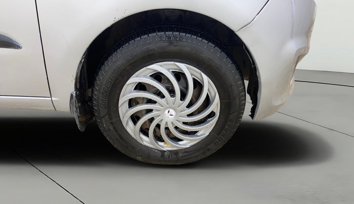 2013 Hyundai i10 MAGNA 1.2, CNG, Manual, 75,726 km, Right Front Wheel