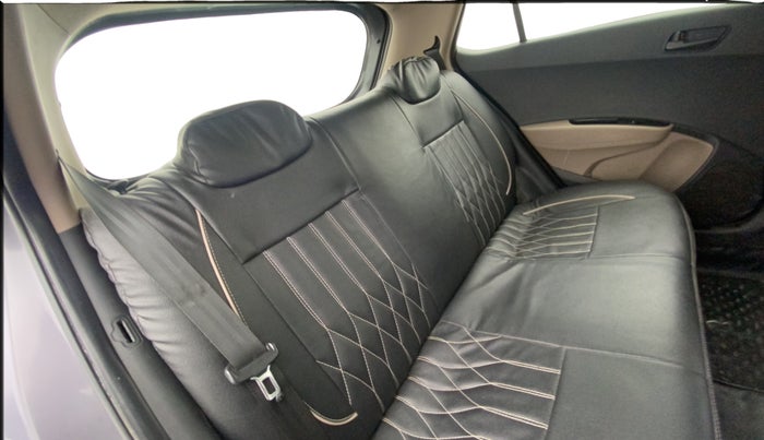 2016 Hyundai Grand i10 MAGNA AT 1.2 KAPPA VTVT, Petrol, Automatic, 1,44,697 km, Right Side Rear Door Cabin