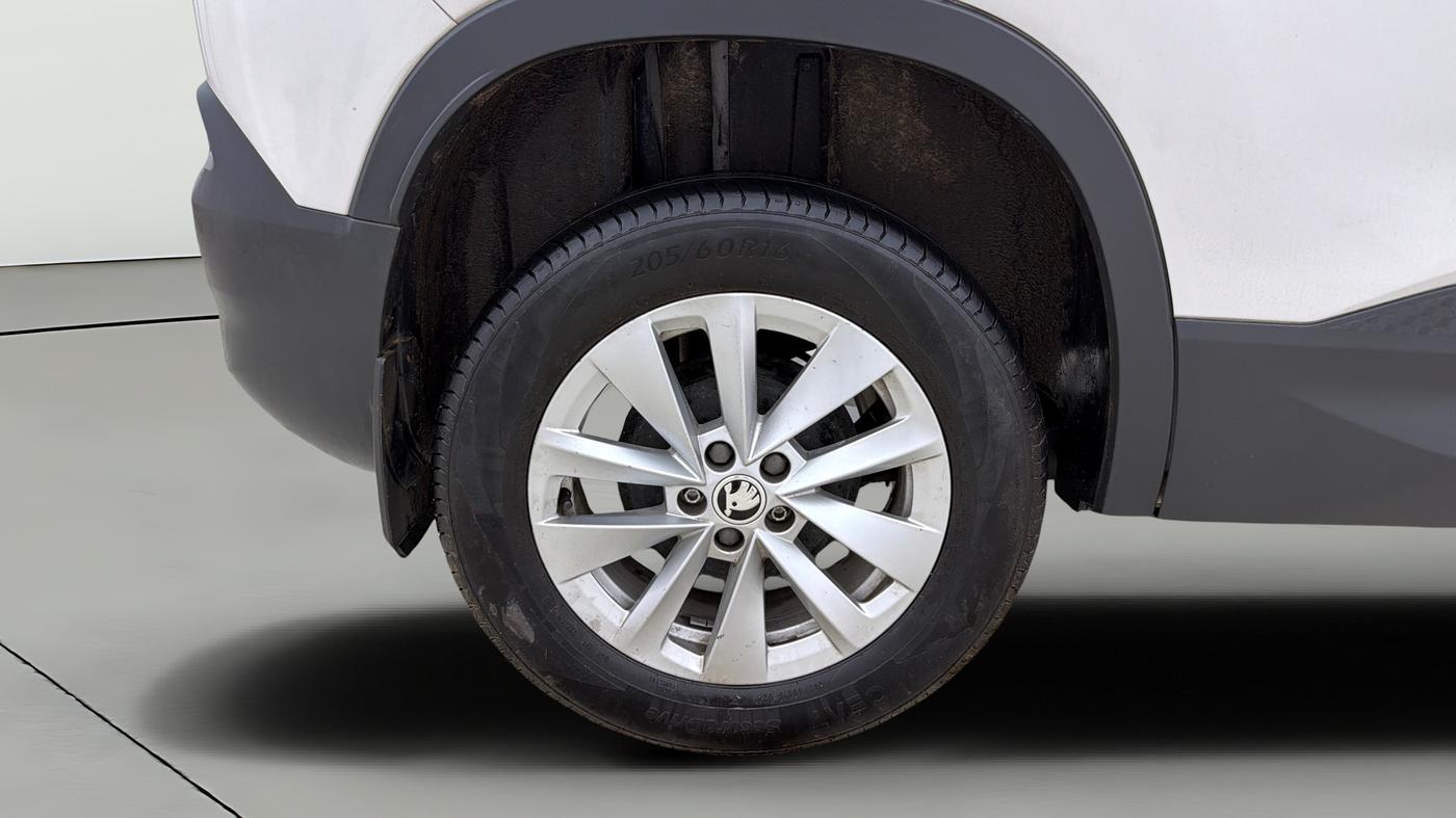 2025 Skoda Kylaq Signature, Petrol, Manual, 19,275 km, Right Rear Wheel