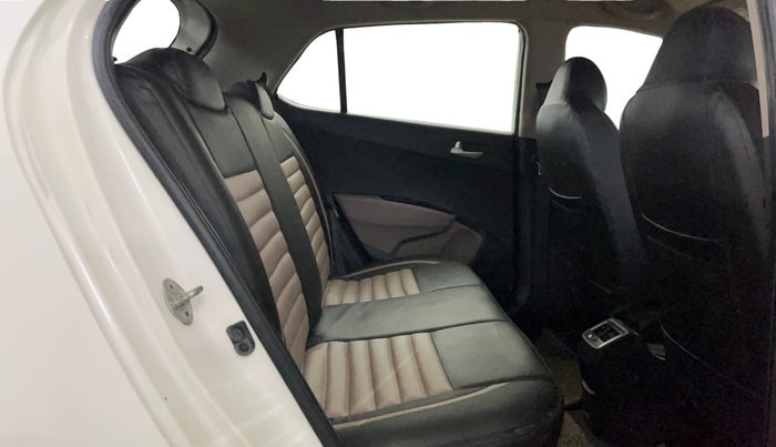 2017 Hyundai Grand i10 SPORTZ (O) 1.2 KAPPA VTVT, Petrol, Manual, 79,959 km, Right Side Rear Door Cabin