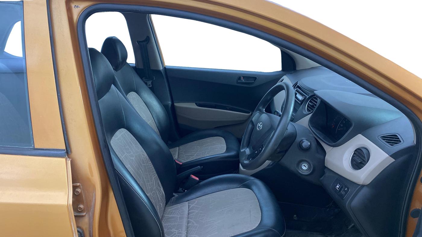 2013 Hyundai i10 MAGNA 1.2, CNG, Manual, 34,730 km, Right Side Front Door Cabin
