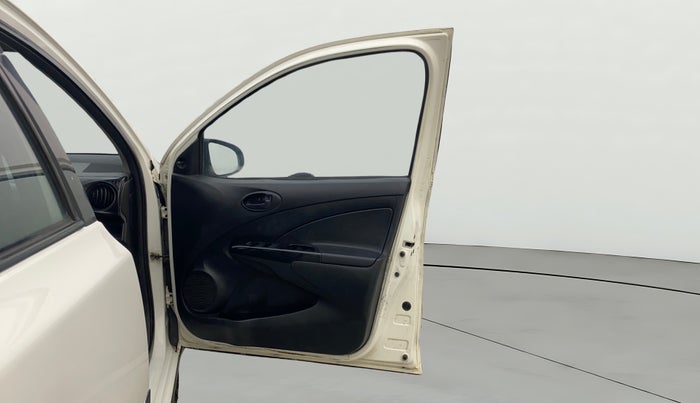 2014 Toyota Etios CROSS 1.2 G, Petrol, Manual, 70,160 km, RHS Front Door