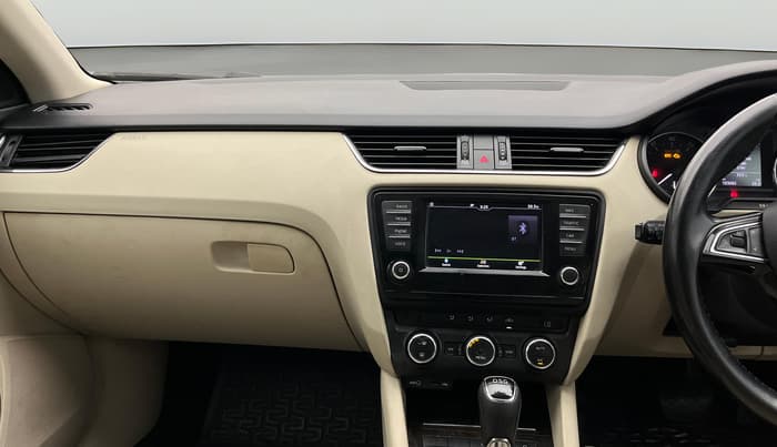 2017 Skoda Octavia STYLE PLUS AT 1.8 TSI, Petrol, Automatic, 1,03,026 km, Air Conditioner